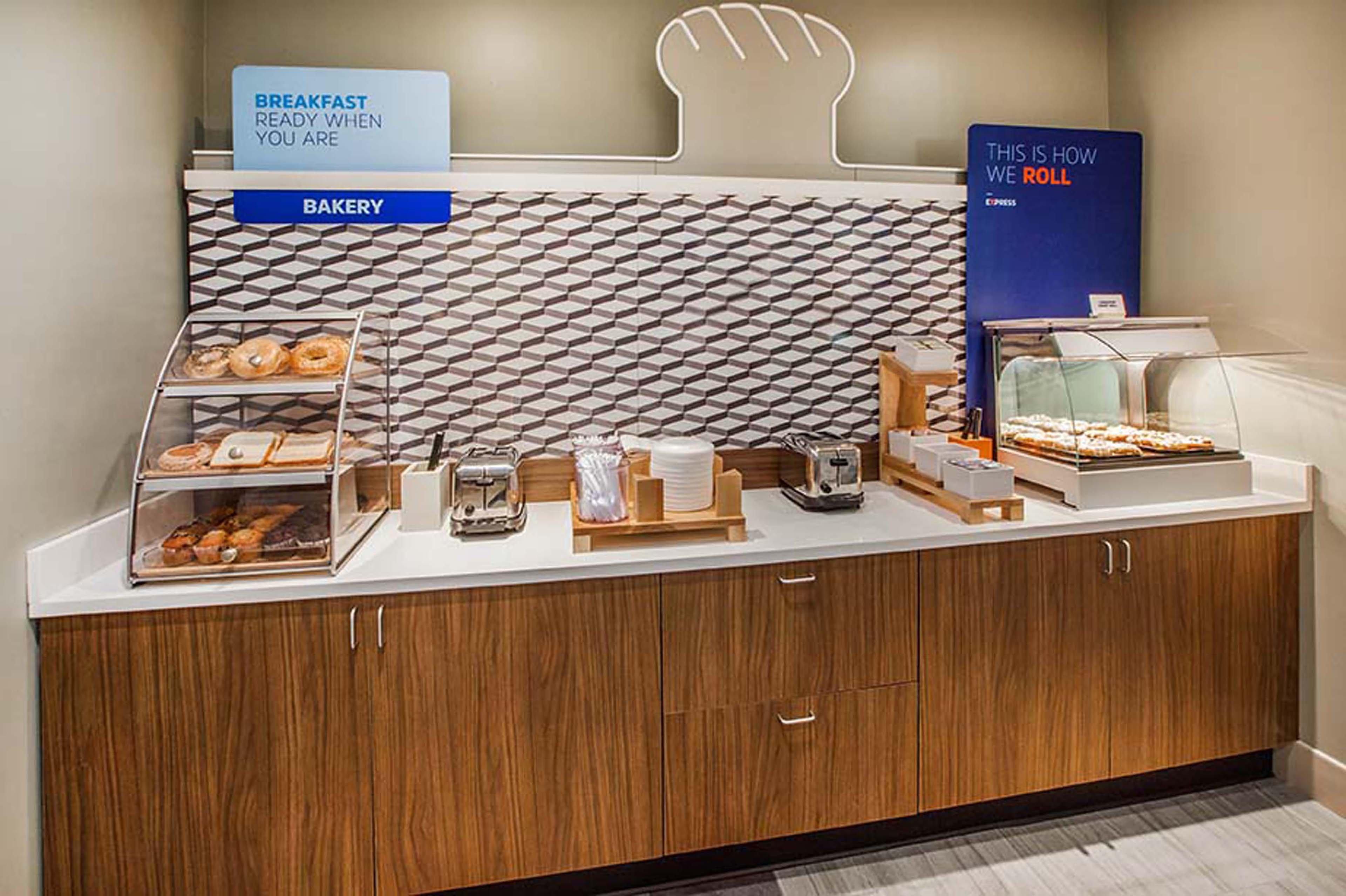 Holiday Inn Express Hotel & Suites Bloomington-Normal University Area By Ihg Экстерьер фото
