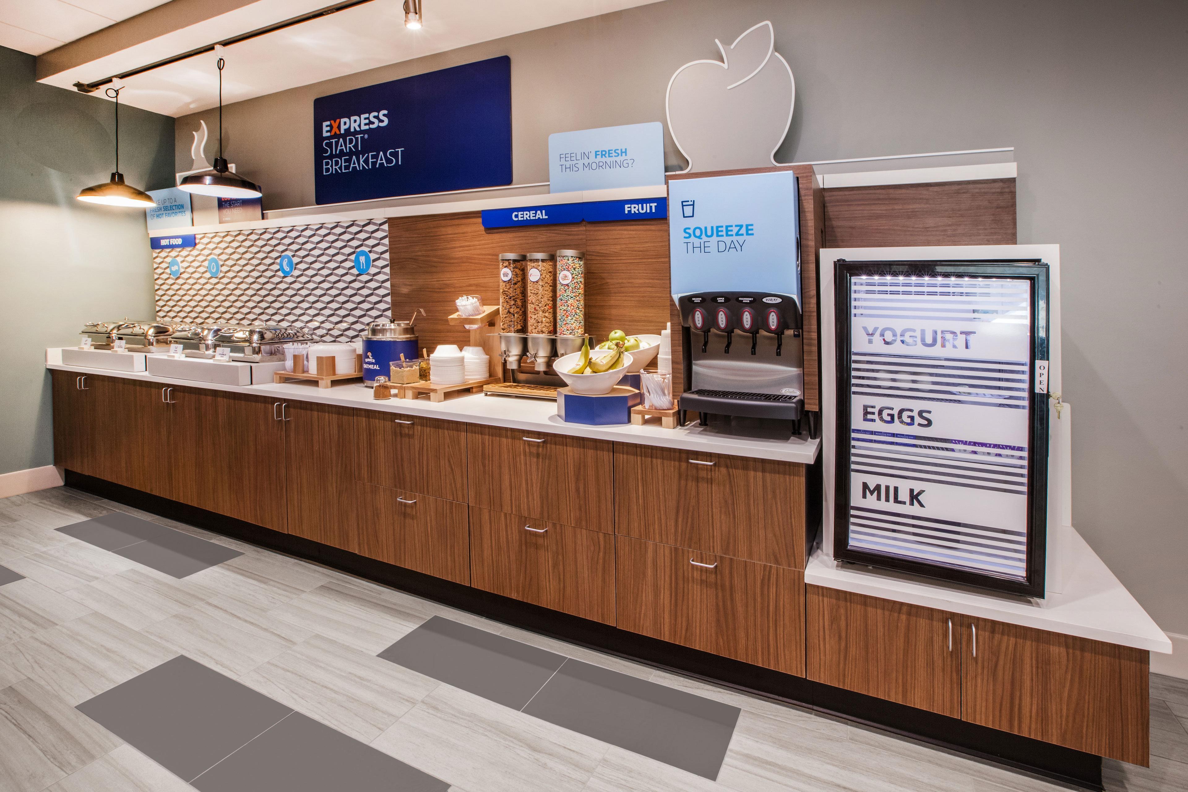 Holiday Inn Express Hotel & Suites Bloomington-Normal University Area By Ihg Экстерьер фото